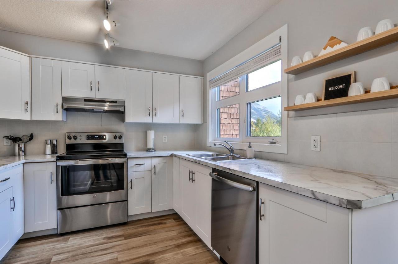 Charming 1 Bdrm Plus Loft With Views Managed By Little Sister Getaways Canmore Kültér fotó