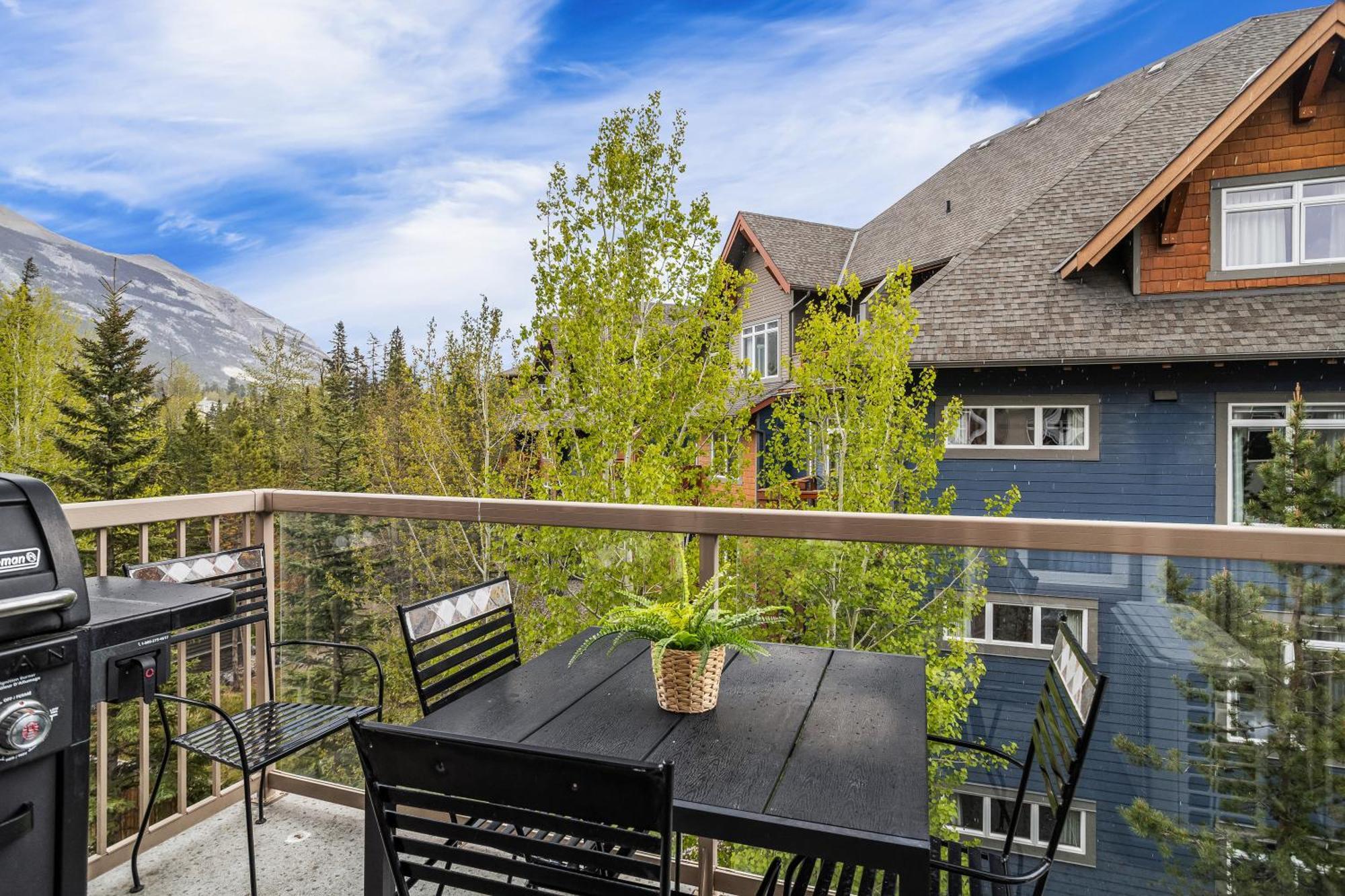 Charming 1 Bdrm Plus Loft With Views Managed By Little Sister Getaways Canmore Kültér fotó