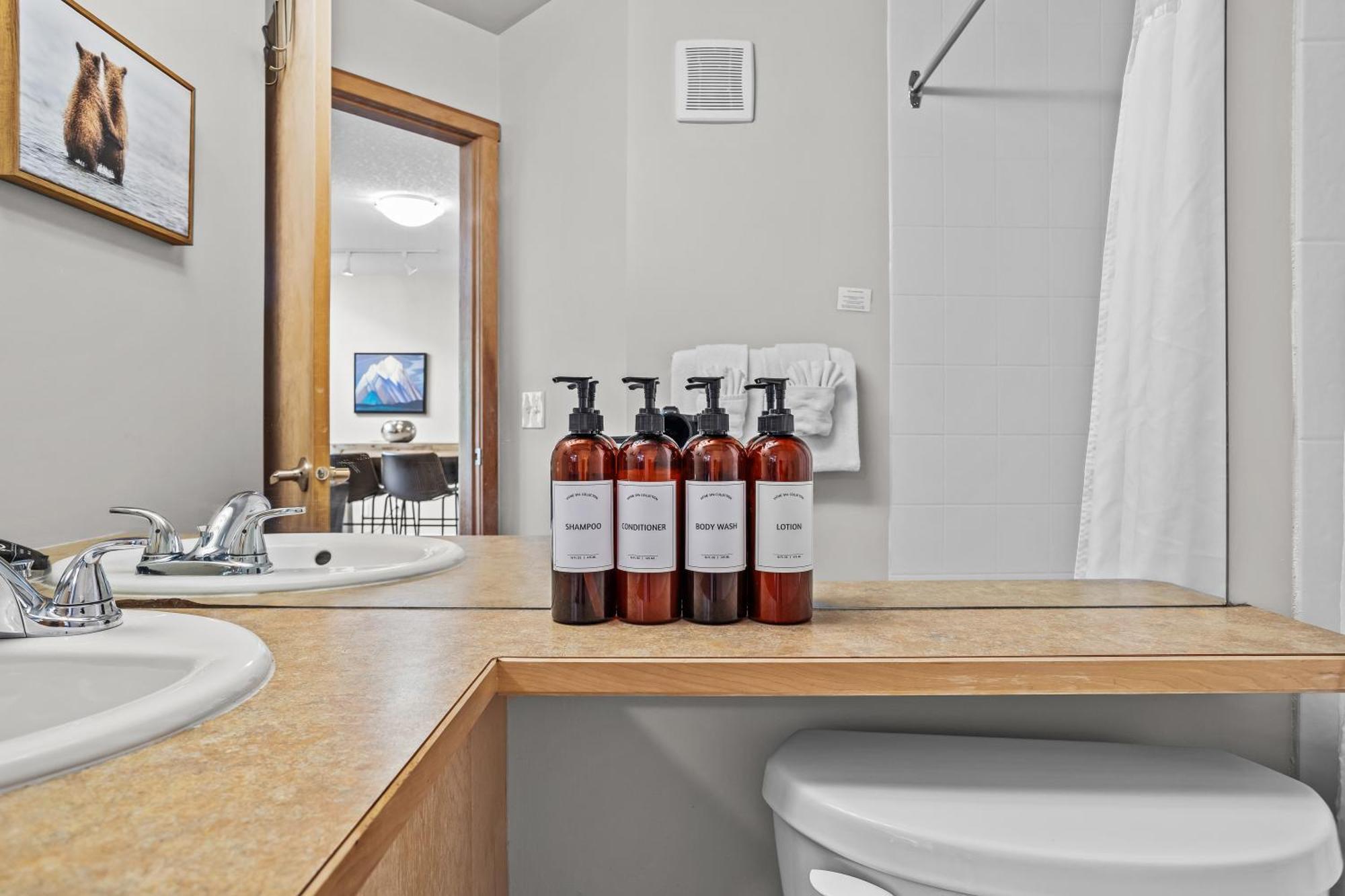 Charming 1 Bdrm Plus Loft With Views Managed By Little Sister Getaways Canmore Kültér fotó