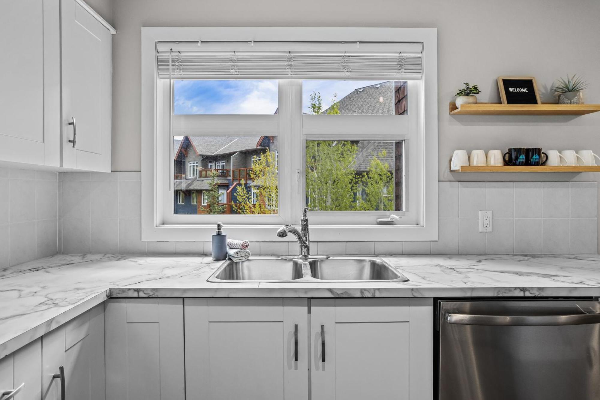 Charming 1 Bdrm Plus Loft With Views Managed By Little Sister Getaways Canmore Kültér fotó